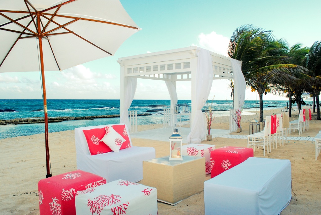 Bellinis Gazebo With Lounge Furniture And Umbrella 