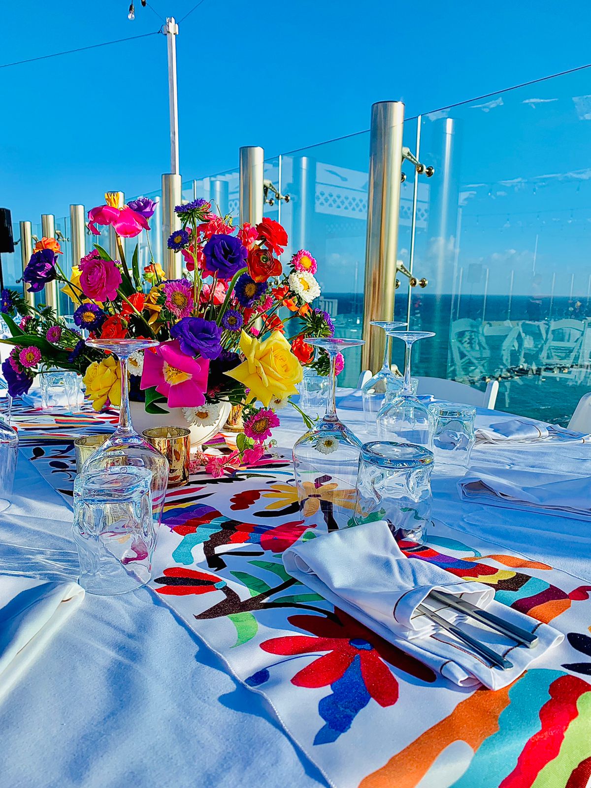 Color Mexican Runner And Color Centerpieces 
